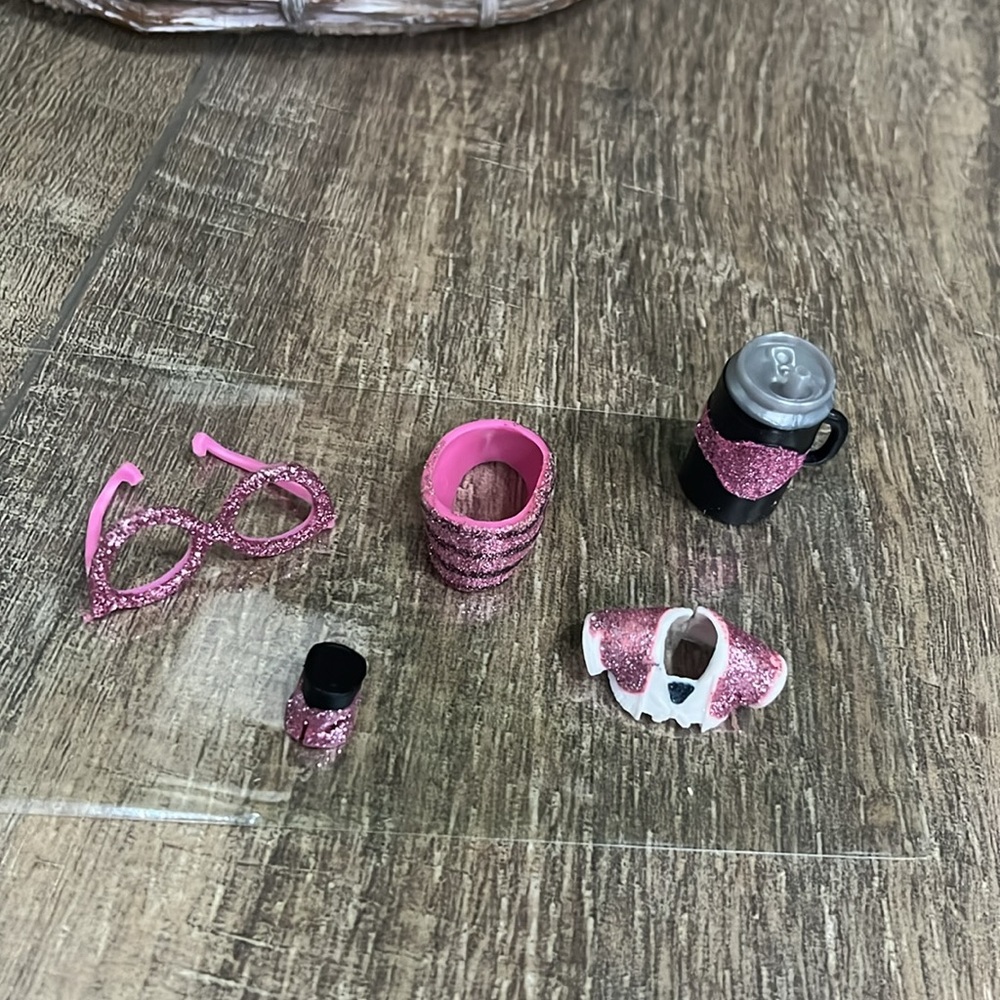 LOL Surprise PINK BABY Bling Holiday Glitter Series - accessories